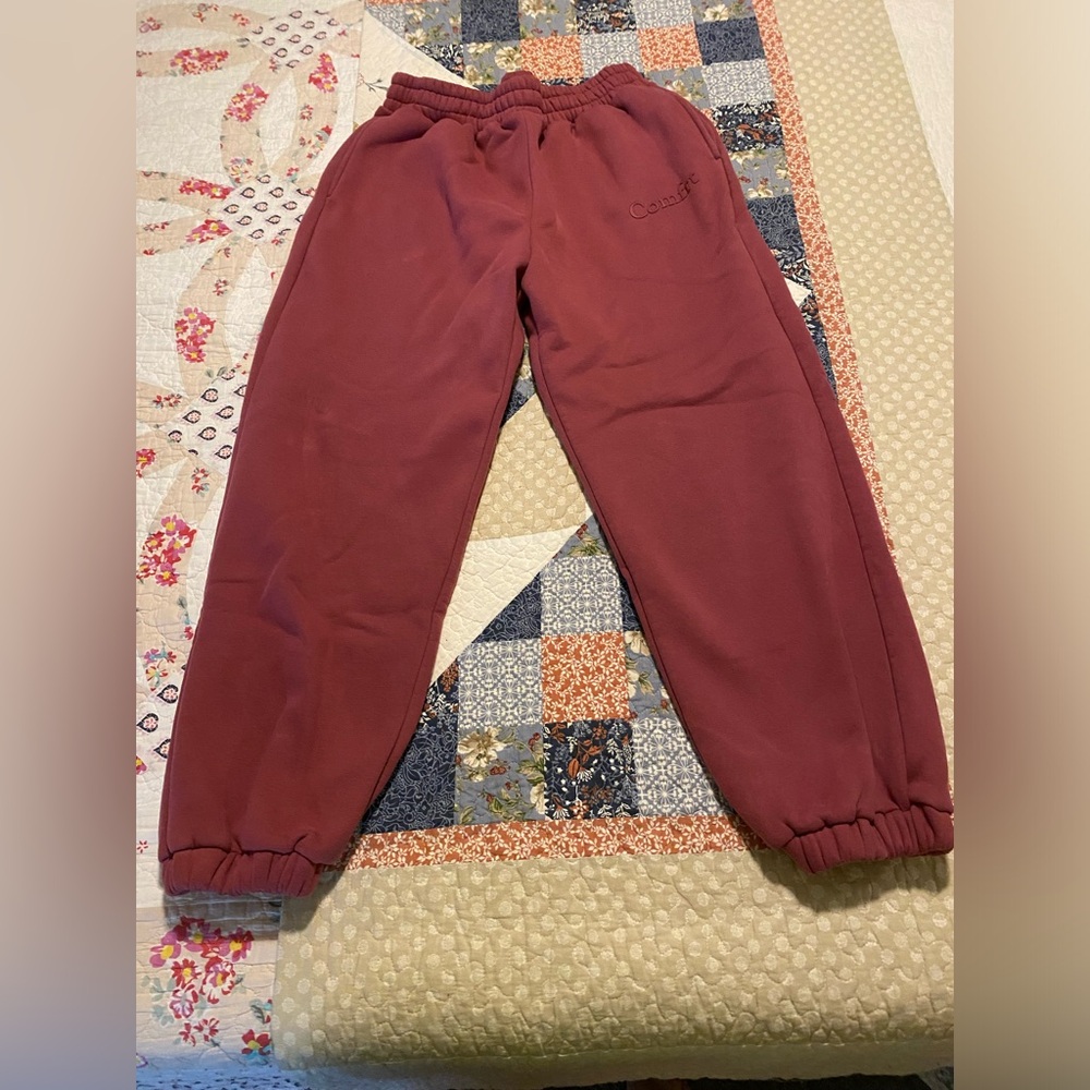 Comfrt Women's Burgundy Sweatpants